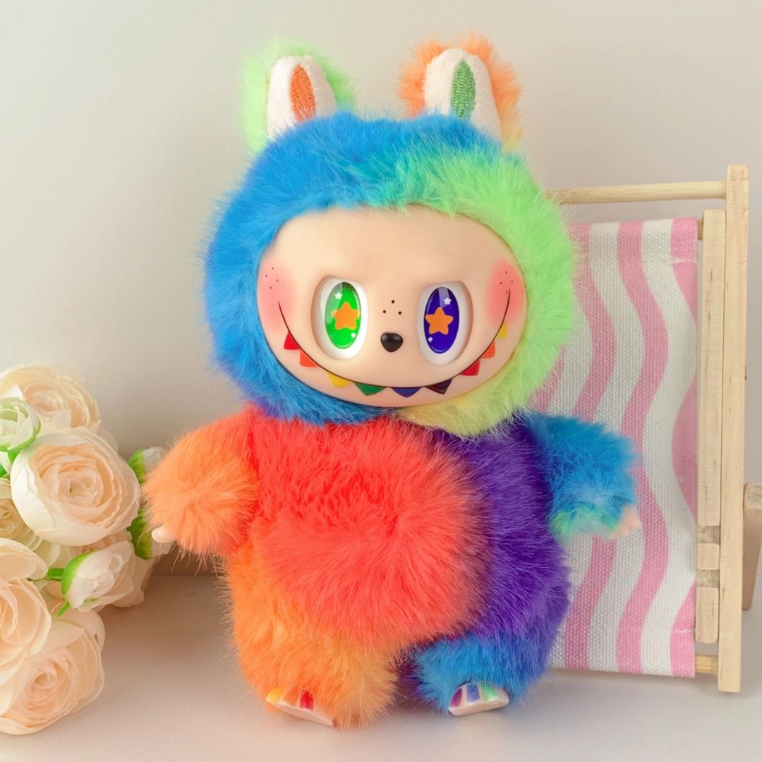 Labubu inspirierte handgemachte Puppe 'Rainbow'