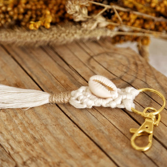 Makramee Schlüsselanhänger beige mit Muschel personalisierbar
