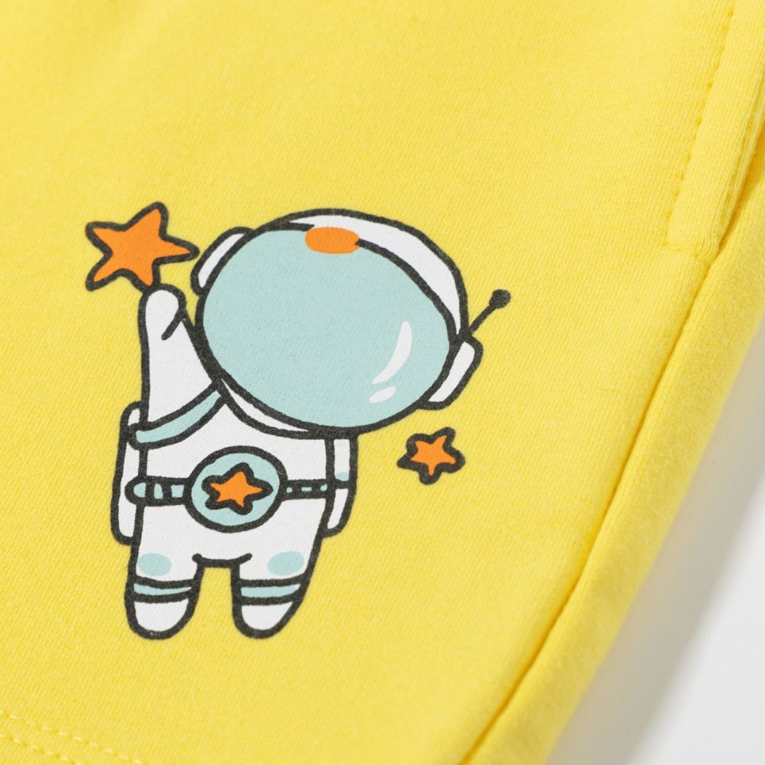 Shorts gelb mit Astronauten Print