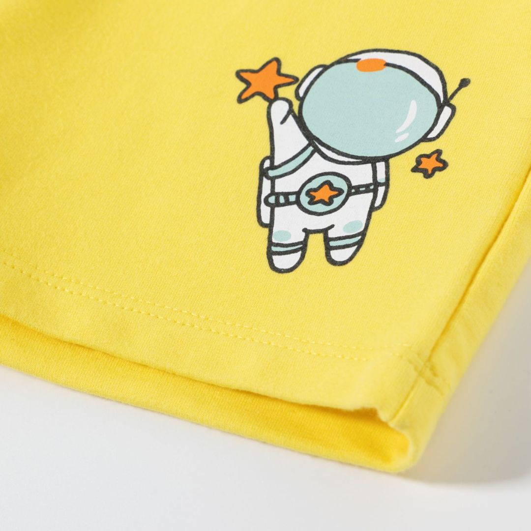 Shorts gelb mit Astronauten Print