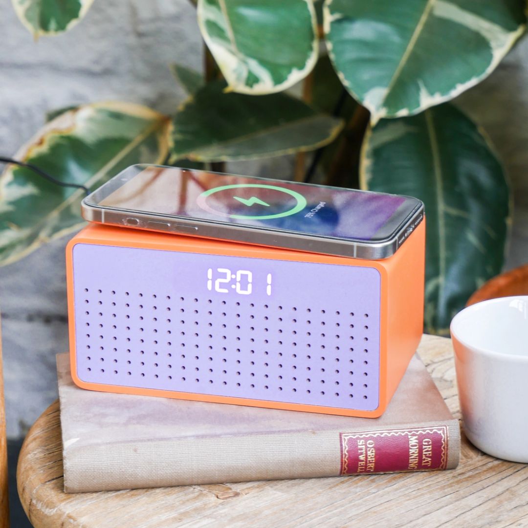 Rise Mix Wecker mit kabellosem Ladegerät und Bluetooth-Lautsprecher orange