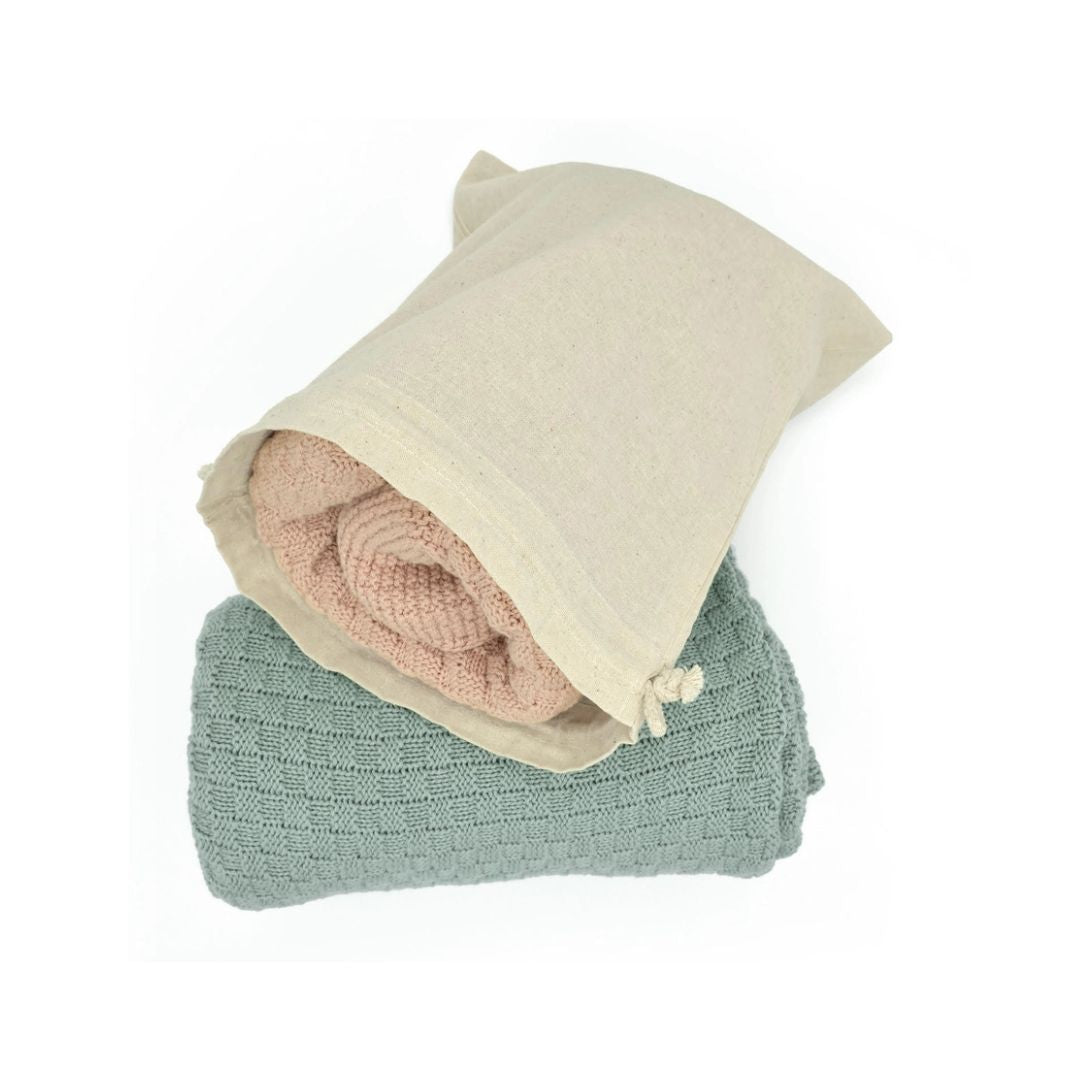 Quadratische Strick-Babydecke mit rosa Diamanten