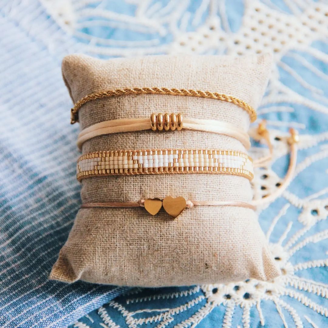 Satinarmband mit Ringen sandfarben/gold