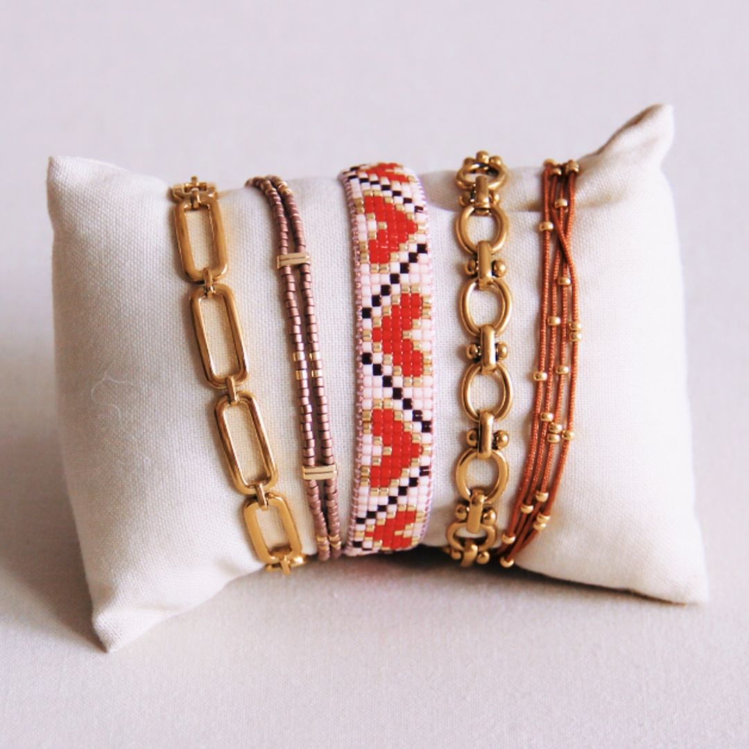 Satinarmband vierfach mit Perlen cognac