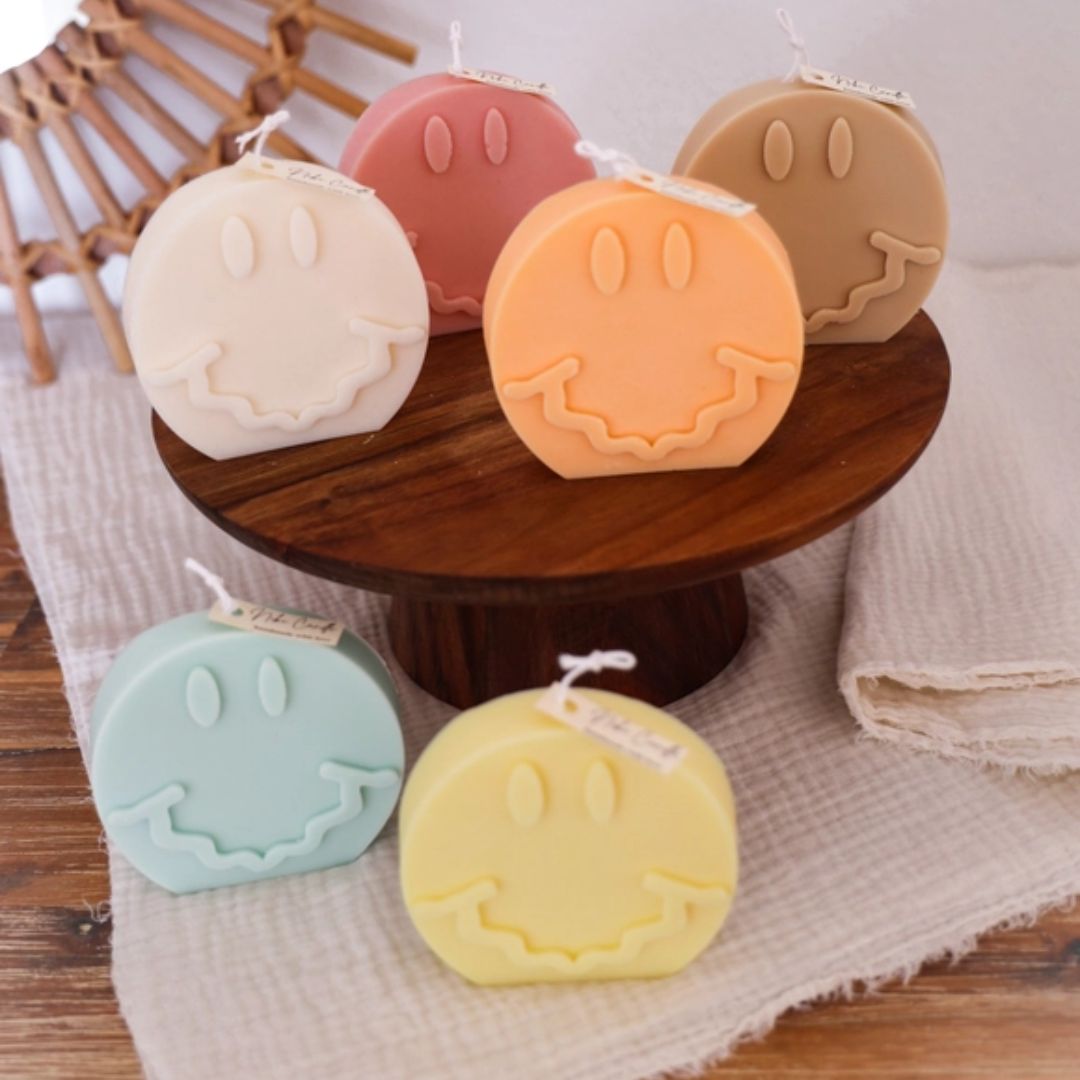 Smiley Kerze handgemacht aus Rapswachs rosa