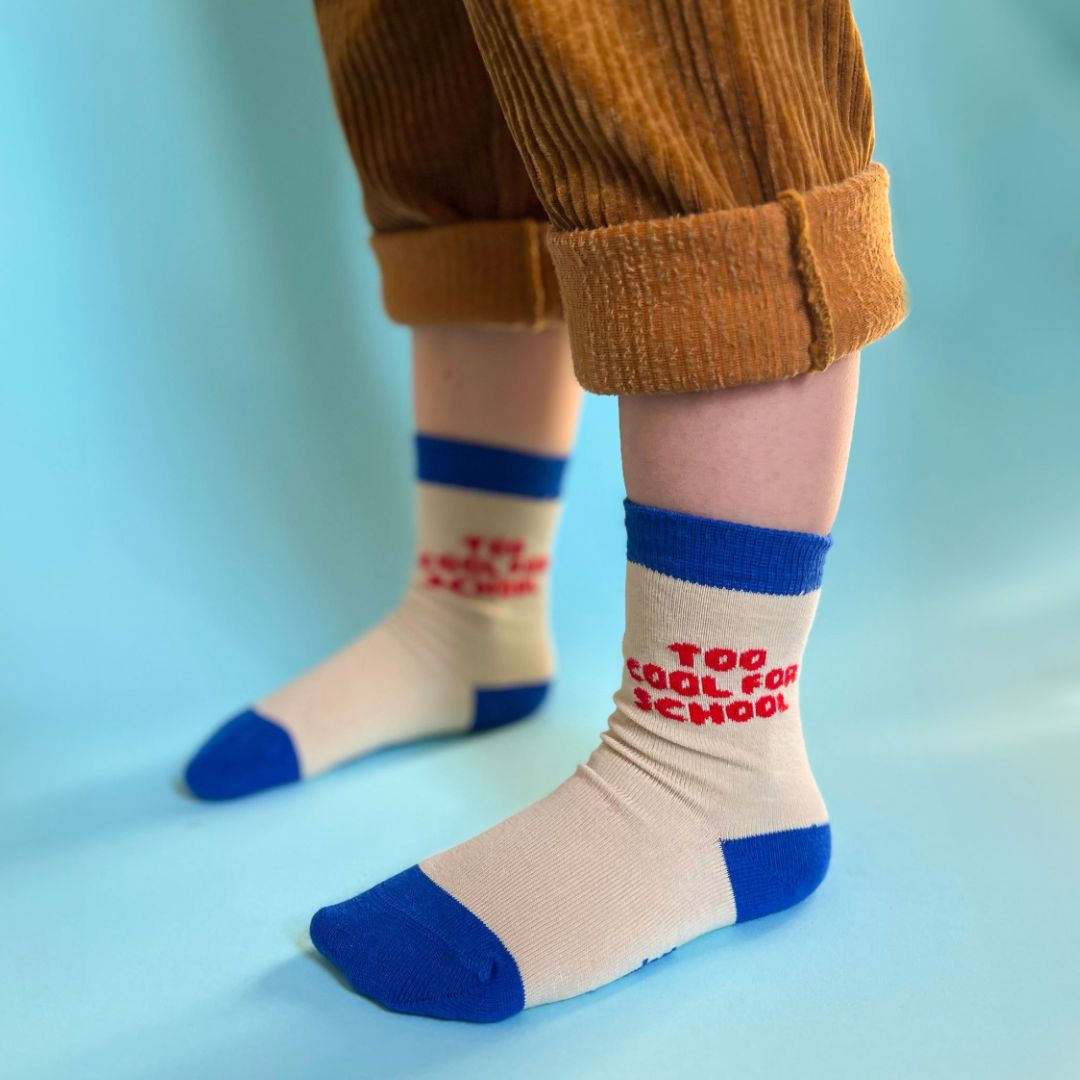 Socken 'Too cool for school' blau