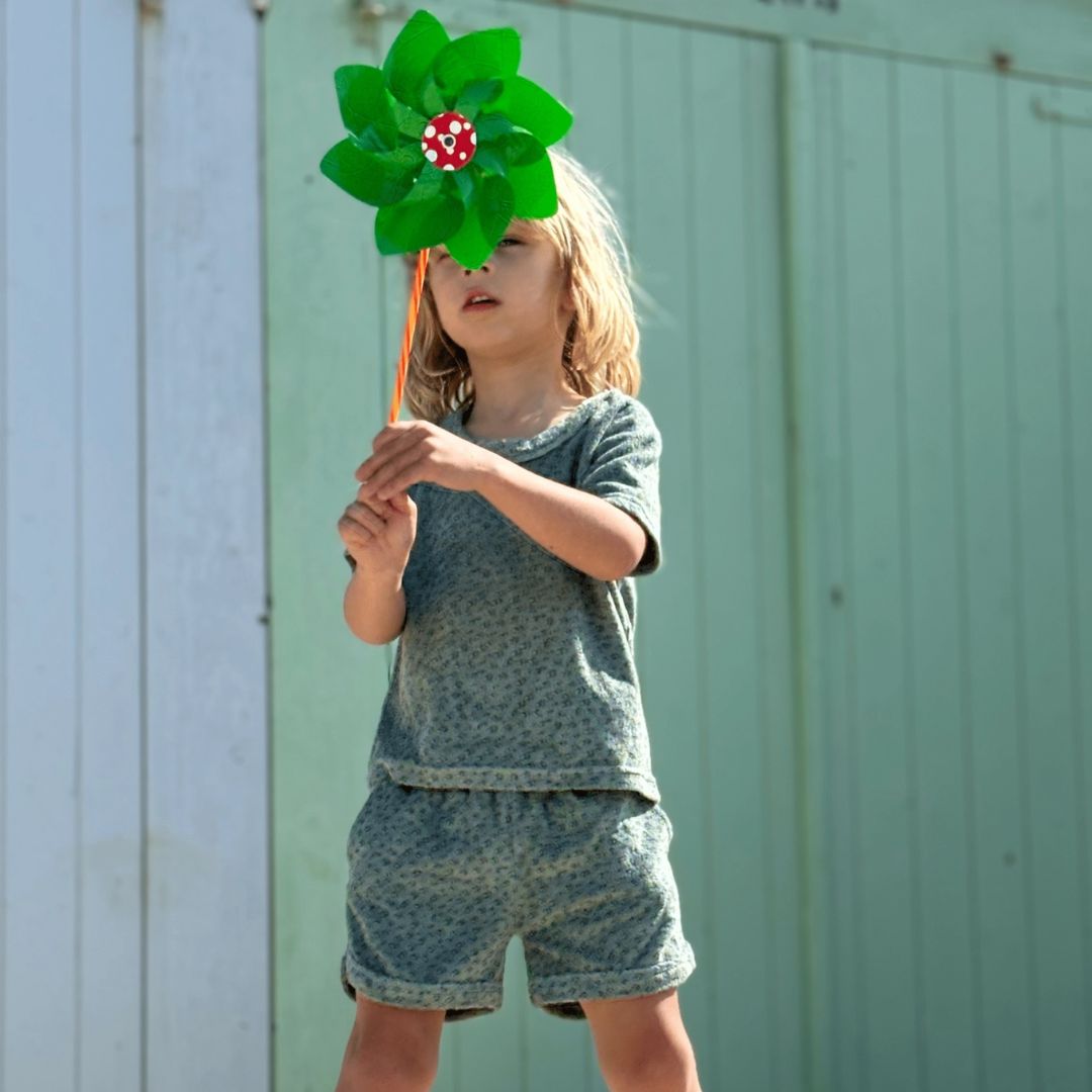 Sommer Frottee Set Shirt und Shorts für Jungen leo grün