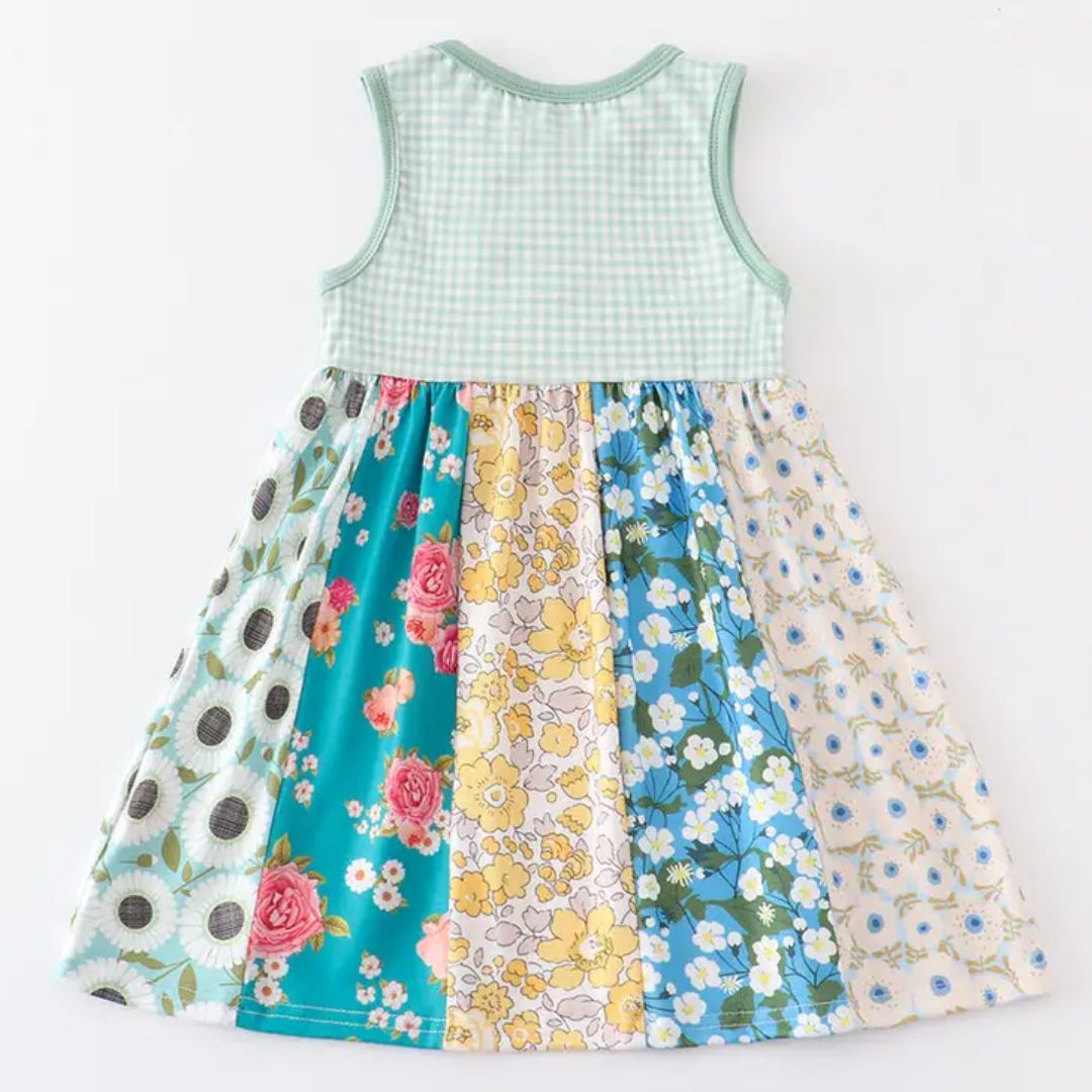 Mädchen Kleid mit Patchwork und Knöpfen