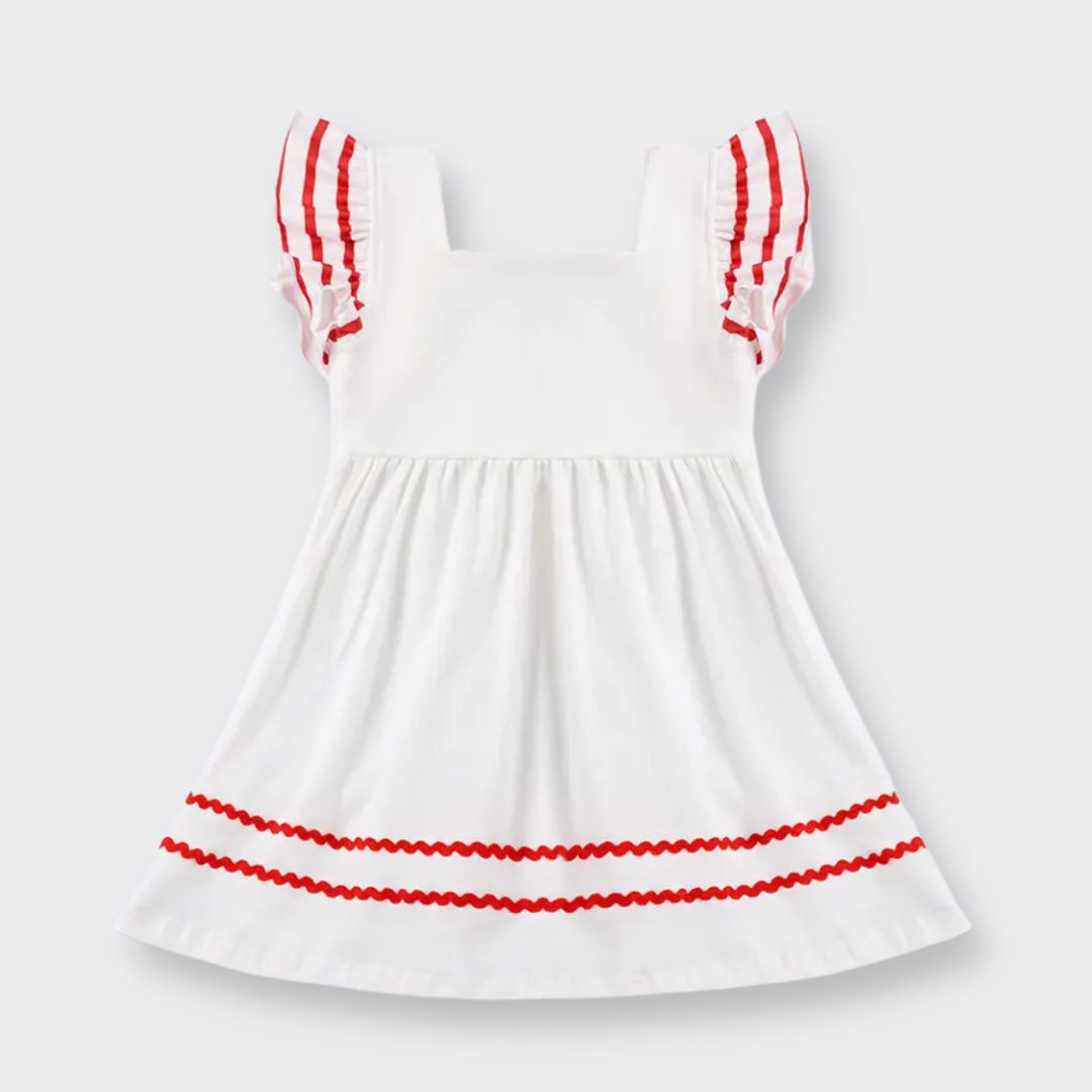 Weißes Rüschenkleid mit Segelbootapplikation