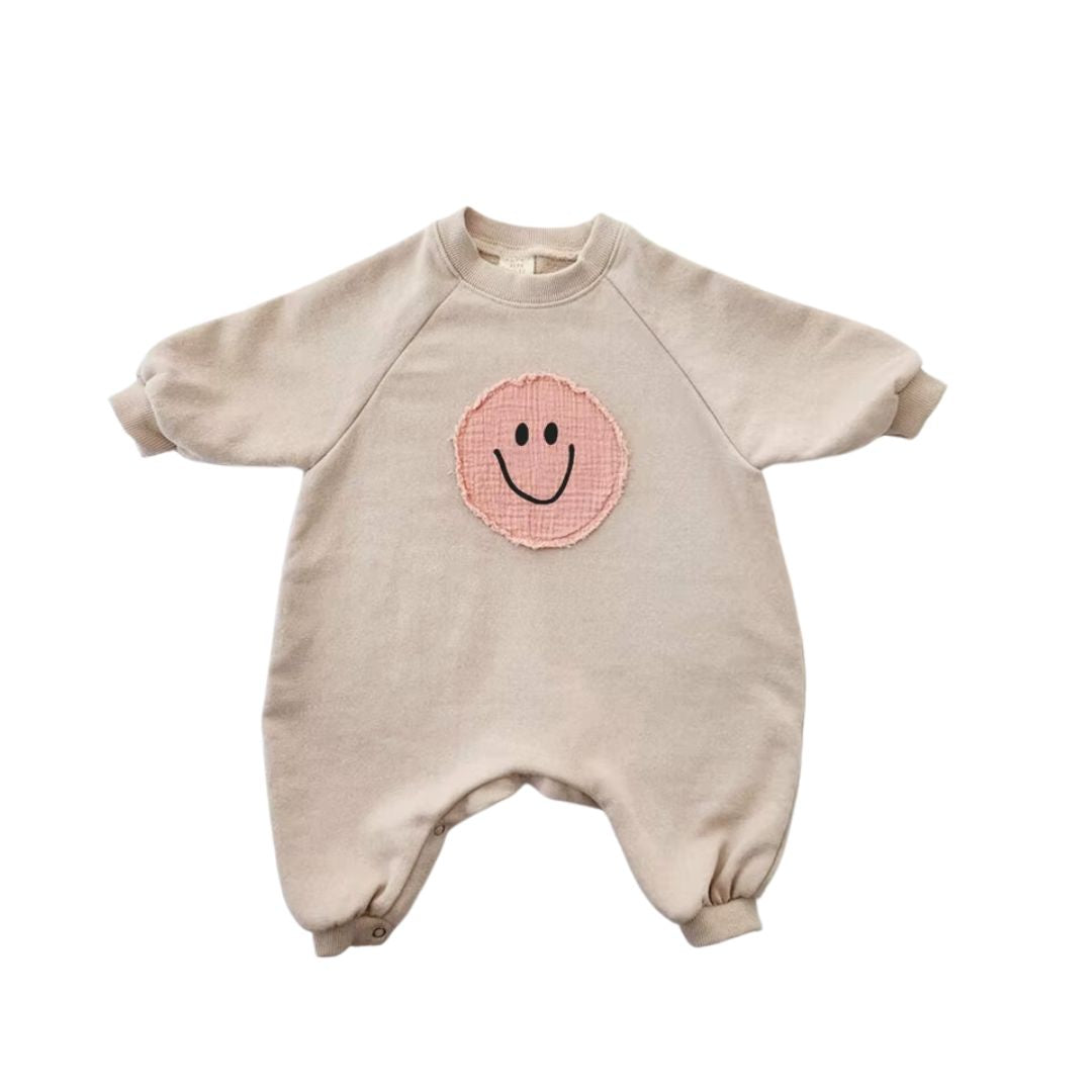 Süßer Babyoverall beige mit Smiley