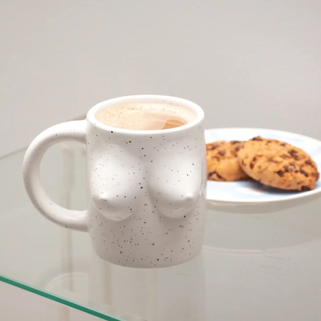 Handgemalter Becher 'TITS' weiß