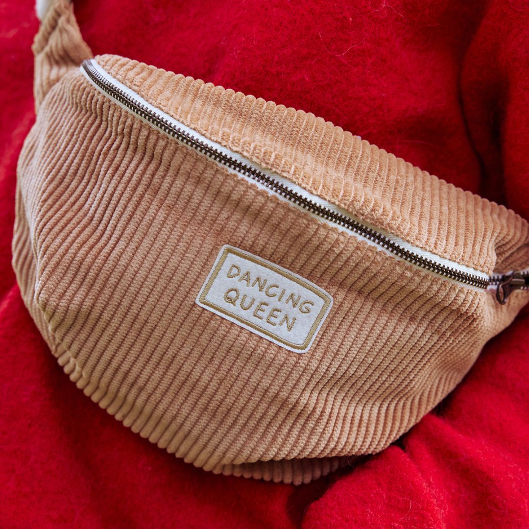 Teen/Damen Bauchtasche in Cordoptik rosa personalisierbar