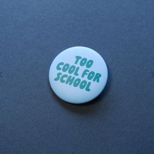 Ansteckbutton 'Too Cool For School' blau