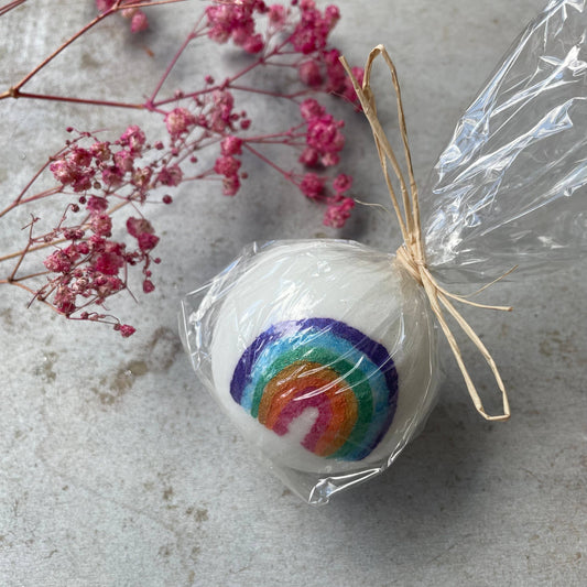 *Regenbogen* Badekugel mit Schaum - Erdbeere