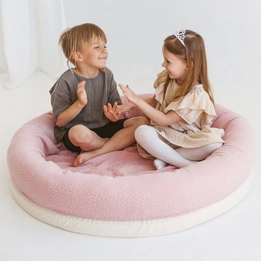 Großes Babynest "Play Mat" mit Musselinbezug rosa