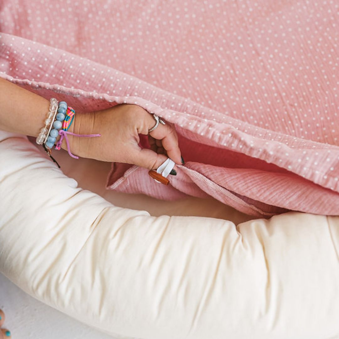 Großes Babynest "Play Mat" mit Musselinbezug rosa