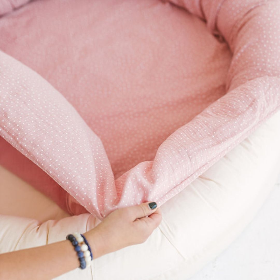 Großes Babynest "Play Mat" mit Musselinbezug rosa