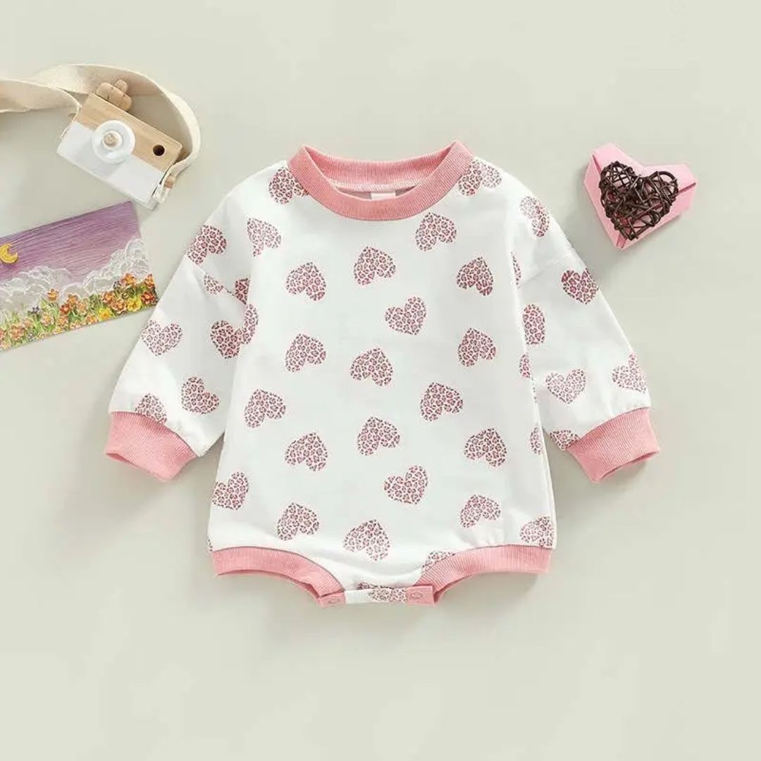 Langärmliger lässiger Baby-Overall mit Herzen rosa