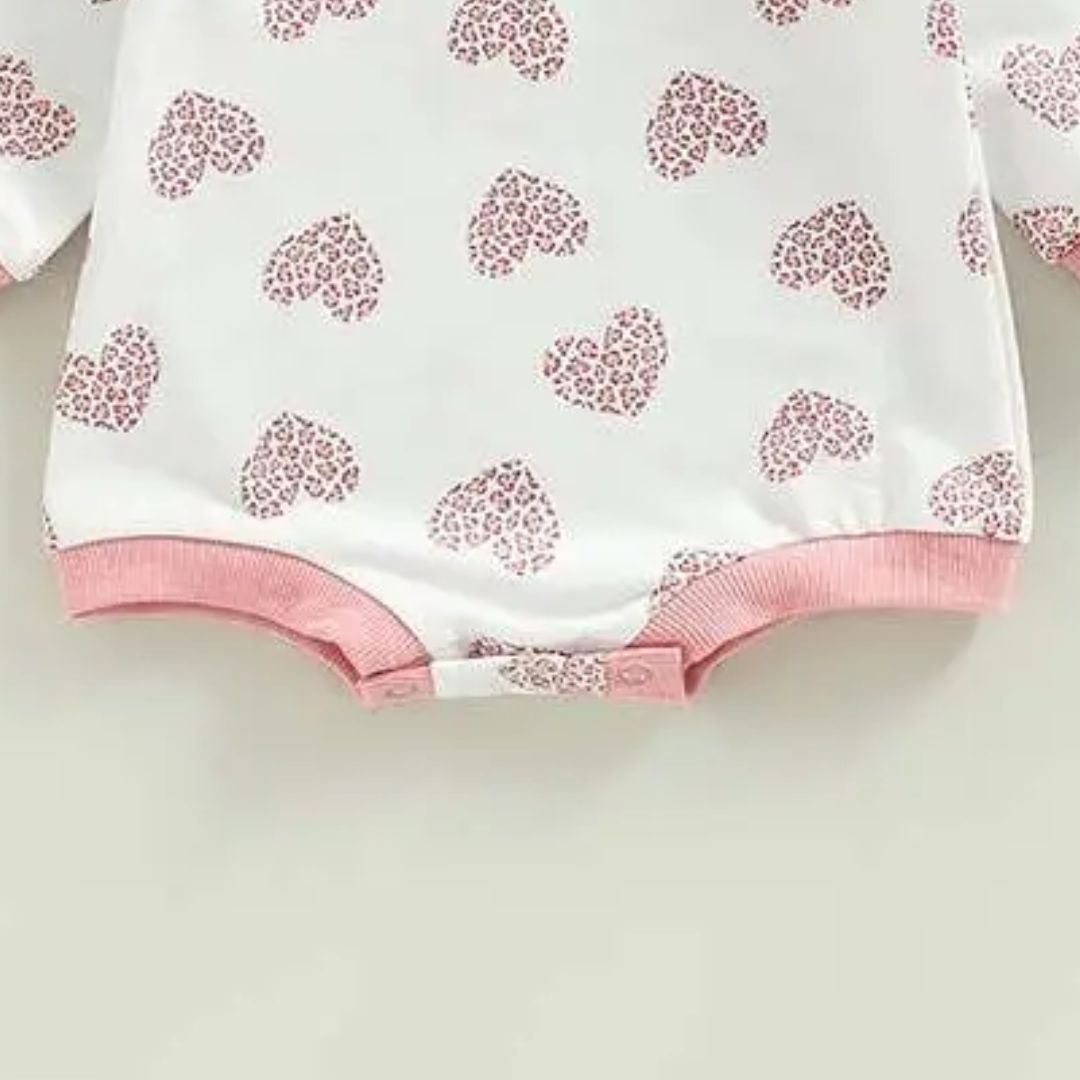 Langärmliger lässiger Baby-Overall mit Herzen rosa