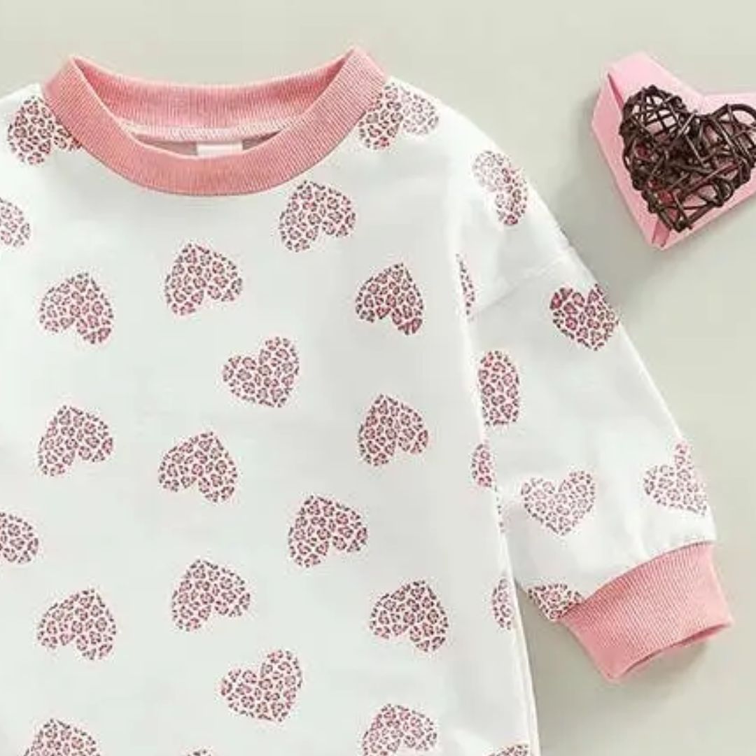 Langärmliger lässiger Baby-Overall mit Herzen rosa