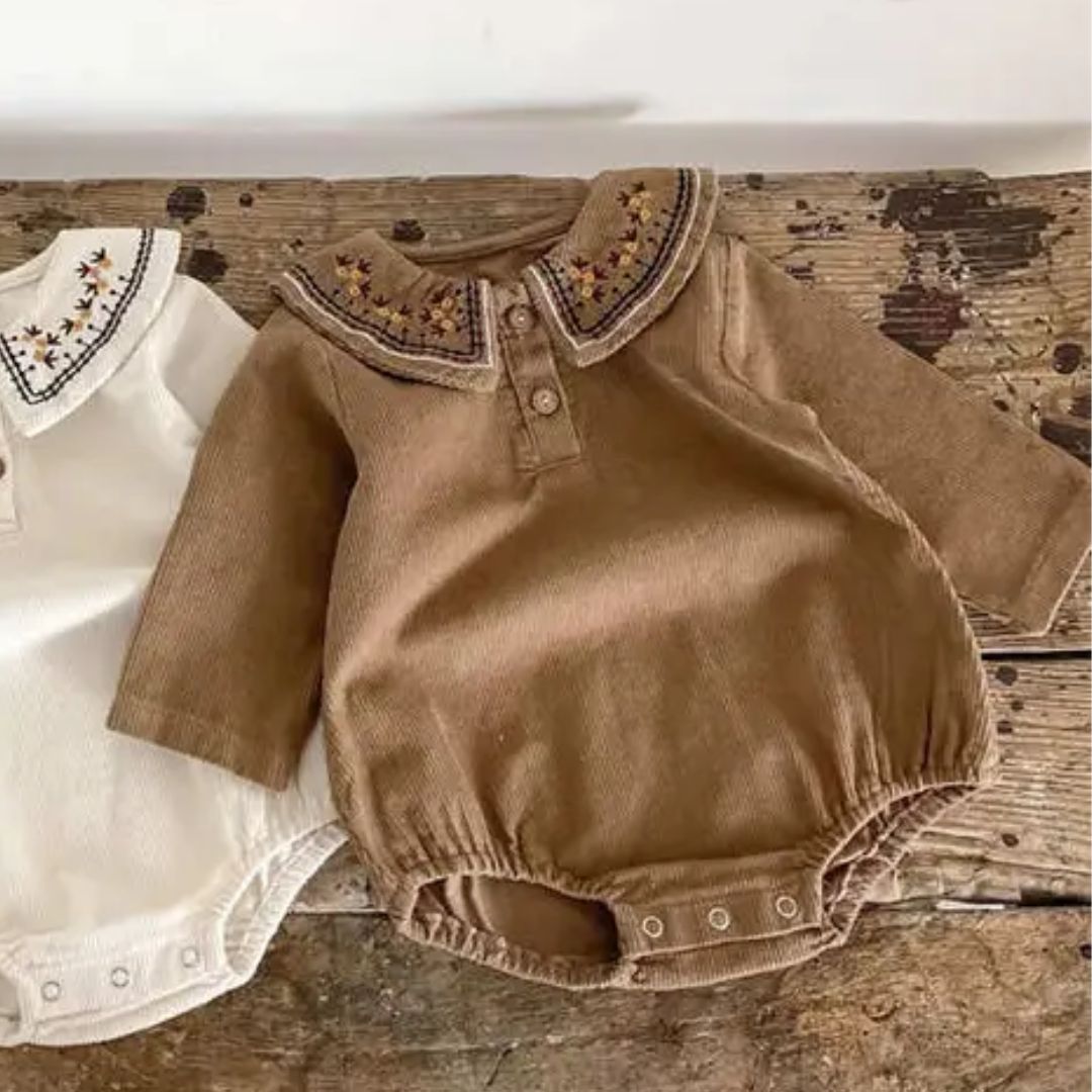 Baby Body aus Cord mit besticktem Kragen braun