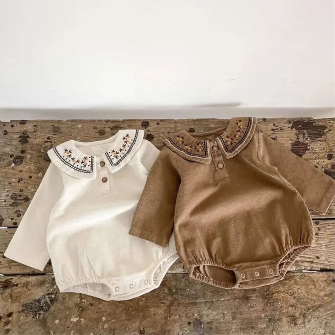 Baby Body aus Cord mit besticktem Kragen braun