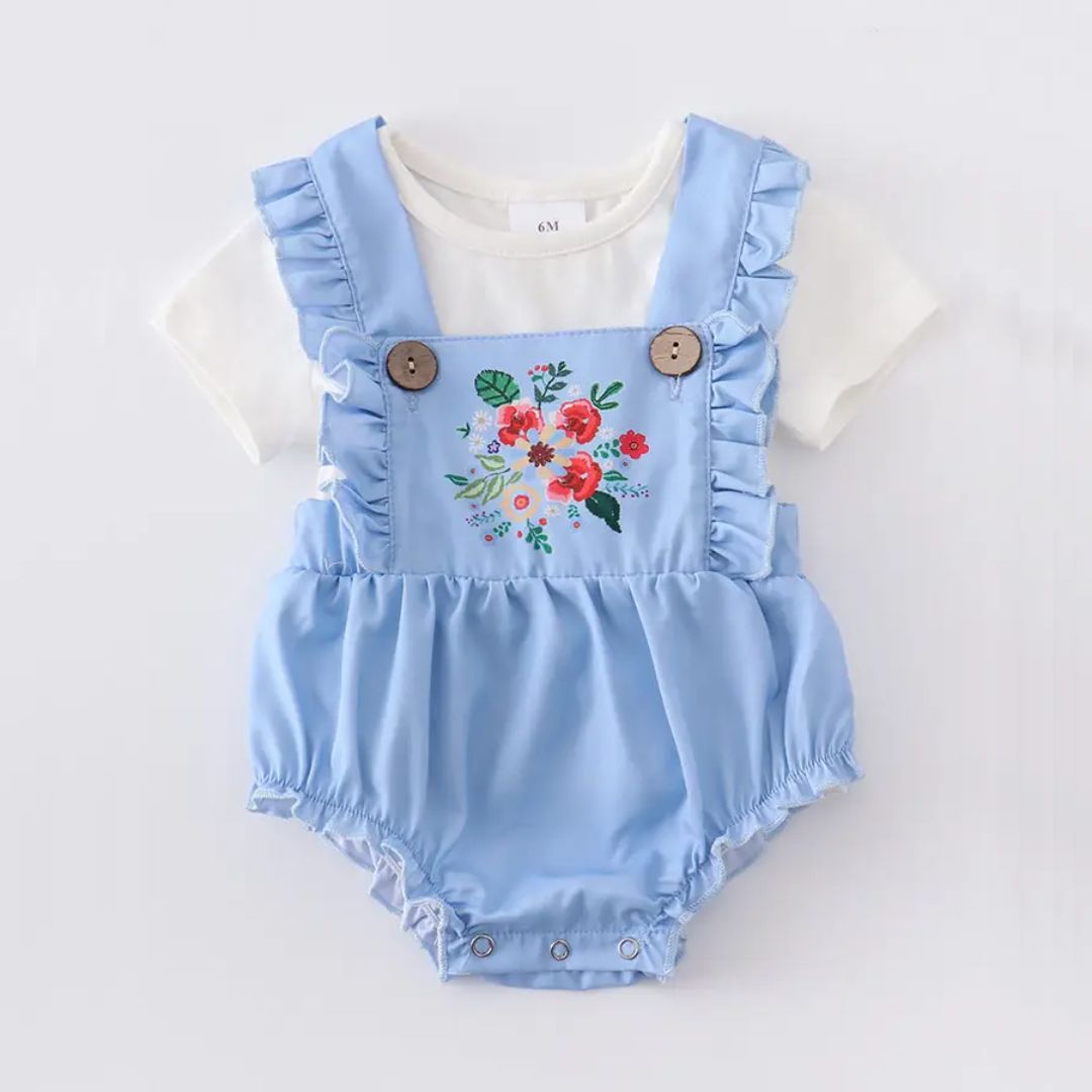 Babystrampler mit Blumenapplikation und Rüschen