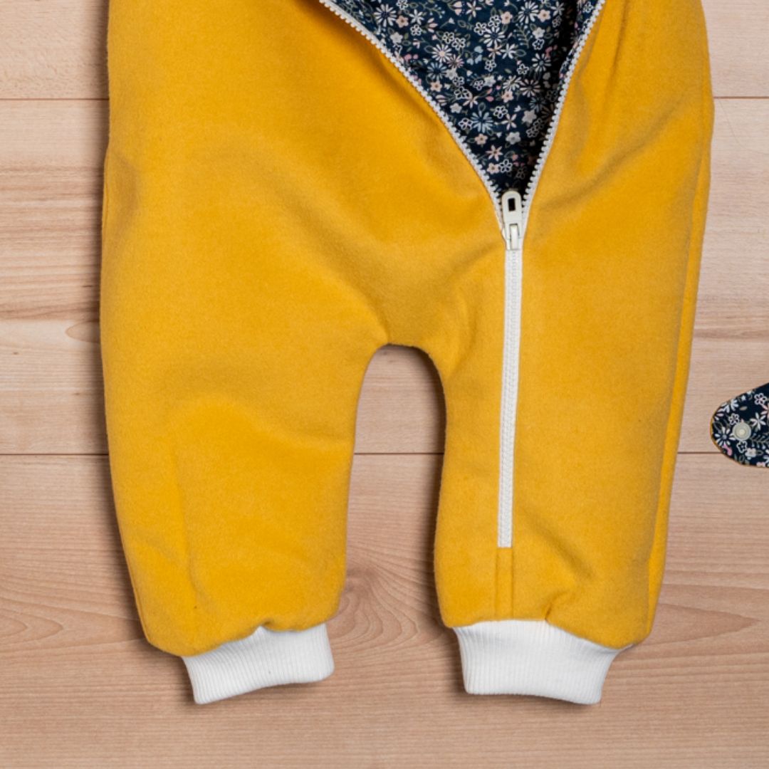 Wollfleece Overall "Blumenmuster" senfgelb