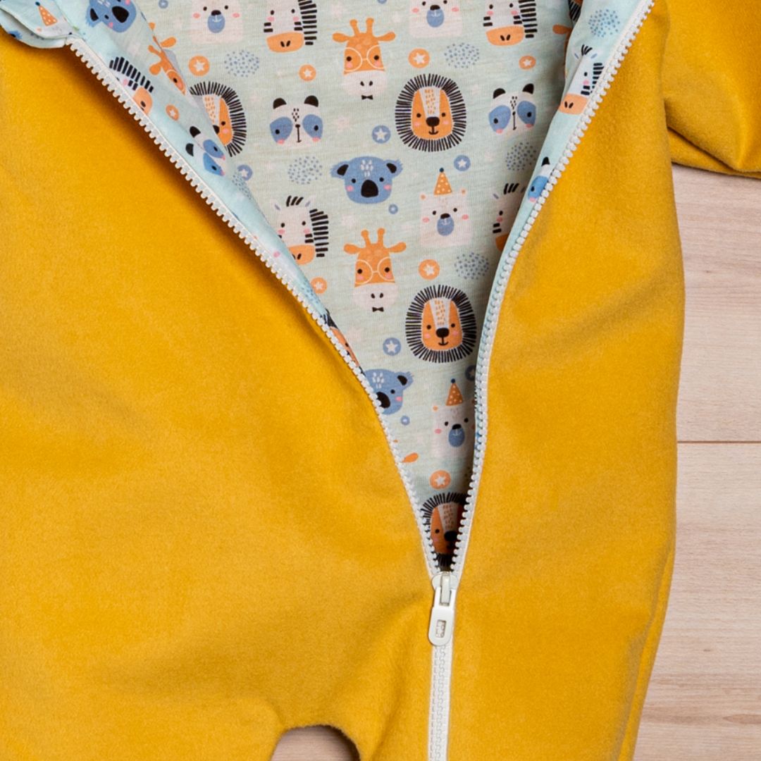 Wollfleece Overall "Süße Tiere" senfgelb