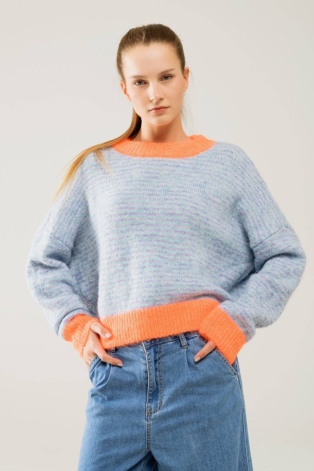 Übergroßer hellblau/oranger Strickpullover