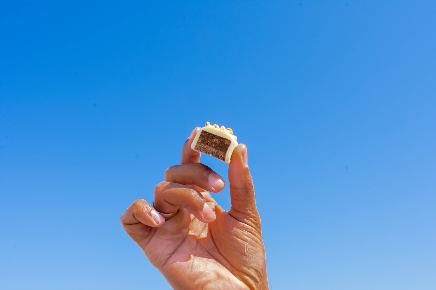 Schokoriegel 'Erdnuss - love at first bite' weiße Schokolade