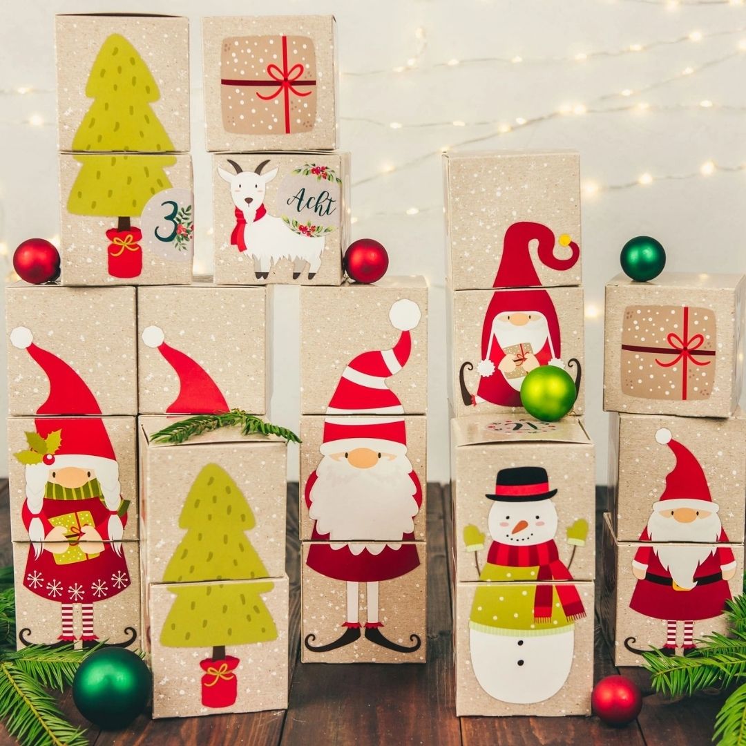 Adventskalender 'Stapelkisten mit Wichtelmotiven'