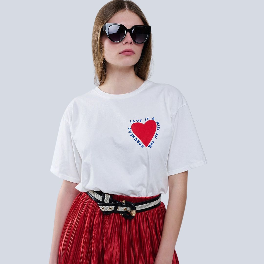Damen T-Shirt mit Herzdesign 'Love is a kiss...'