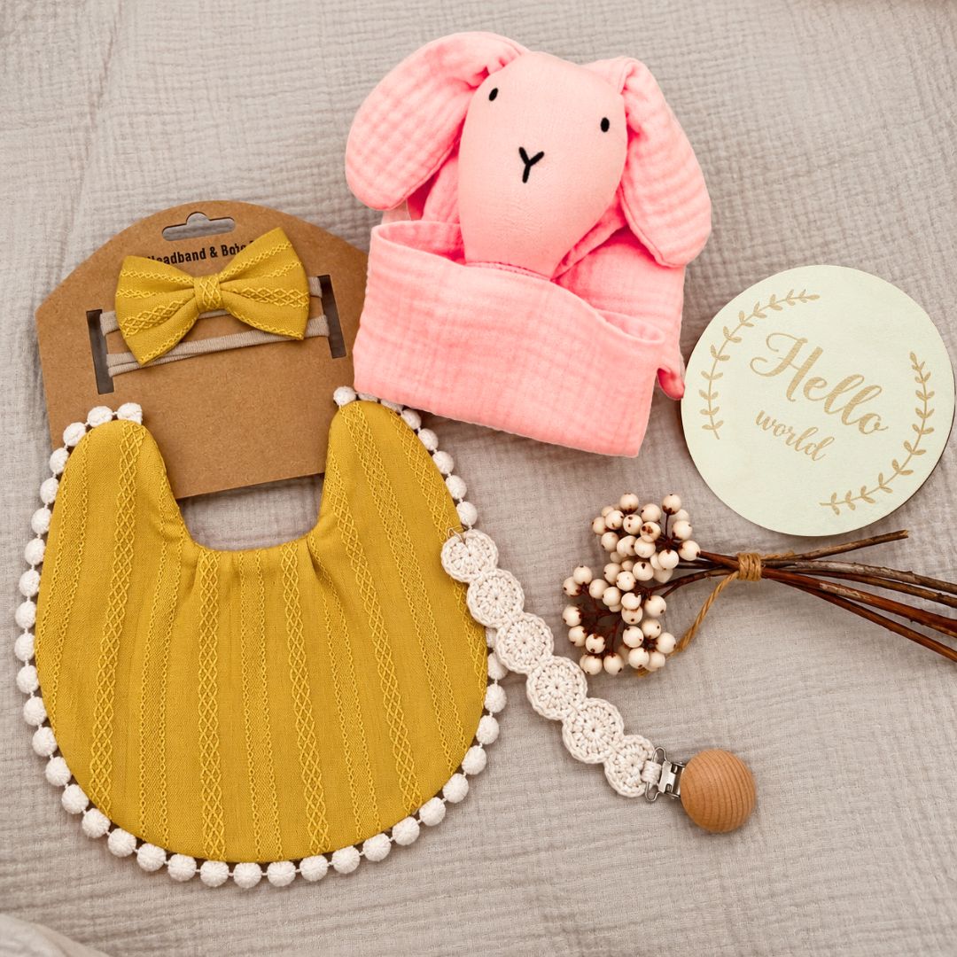 4 teiliges Baby Geschenk Set 'Mustard Boho'