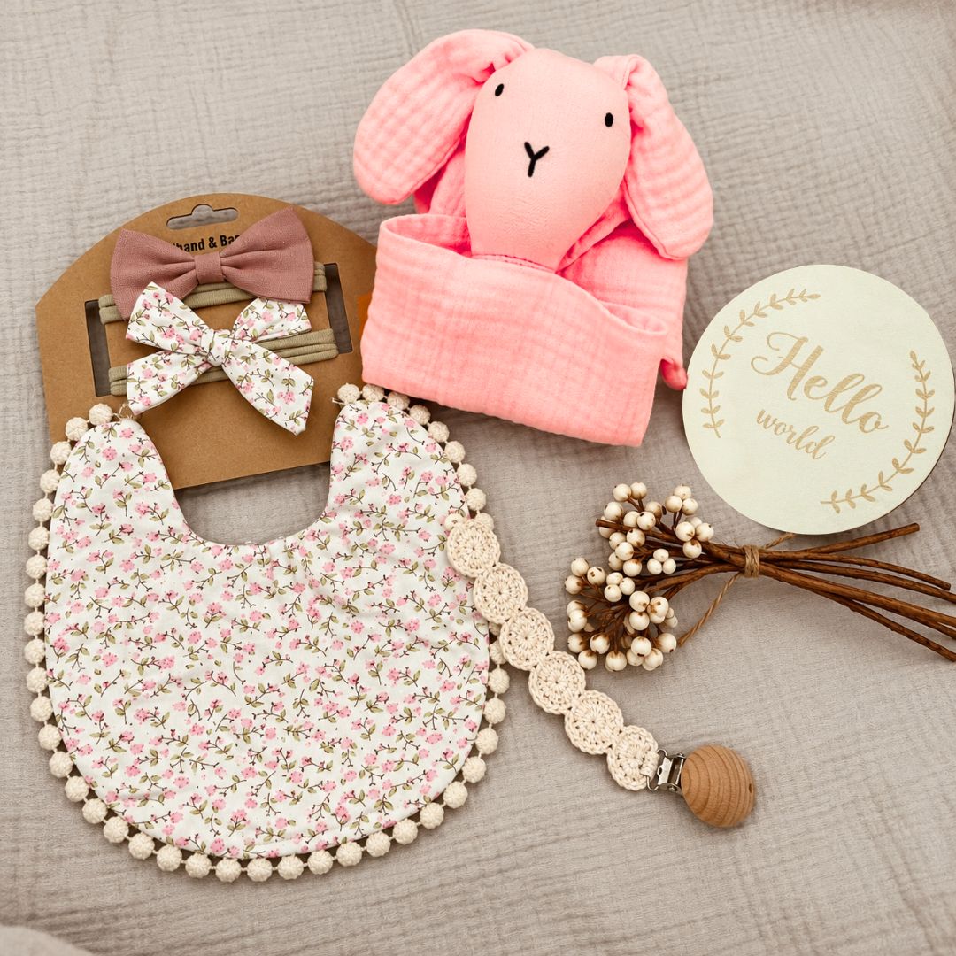 4 teiliges Baby Geschenk Set 'Rosy Flowers'