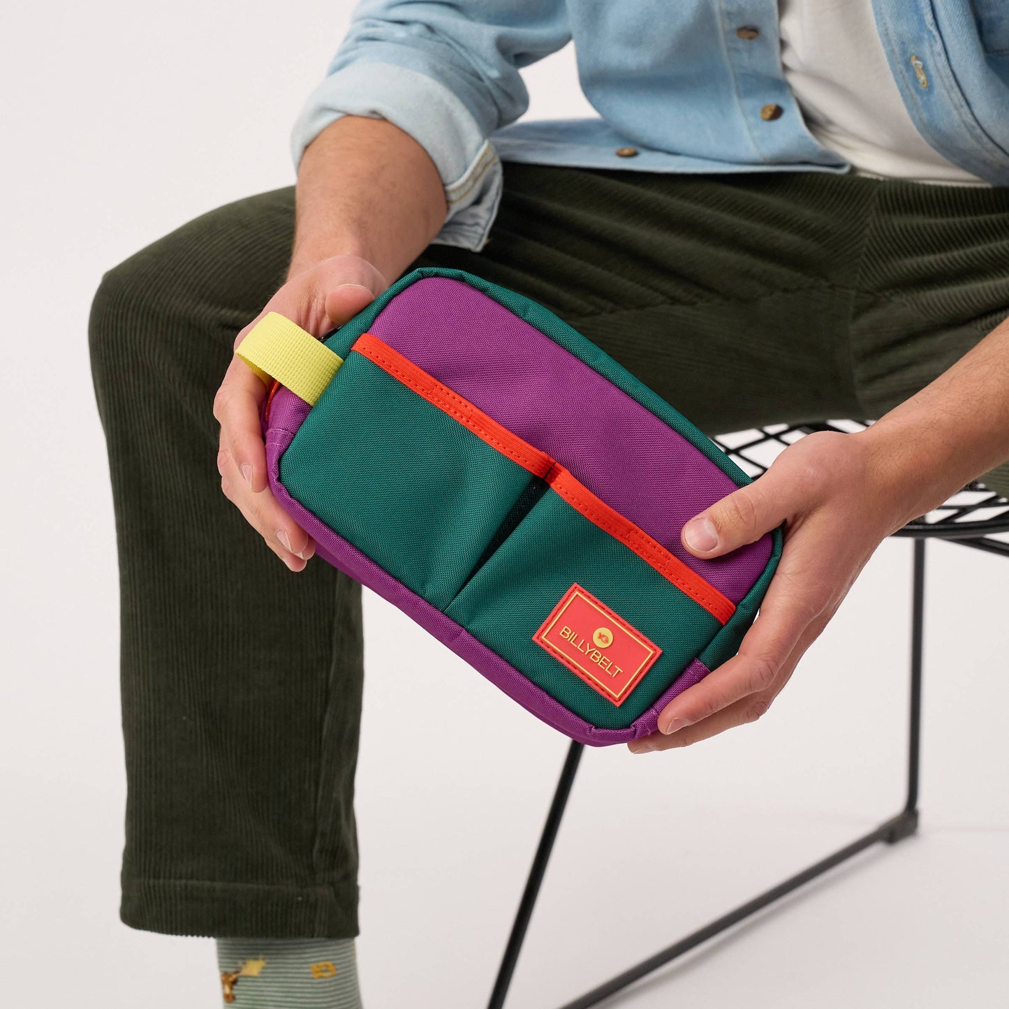 Kulturbeutel aus recyceltem Polyester grün/violett