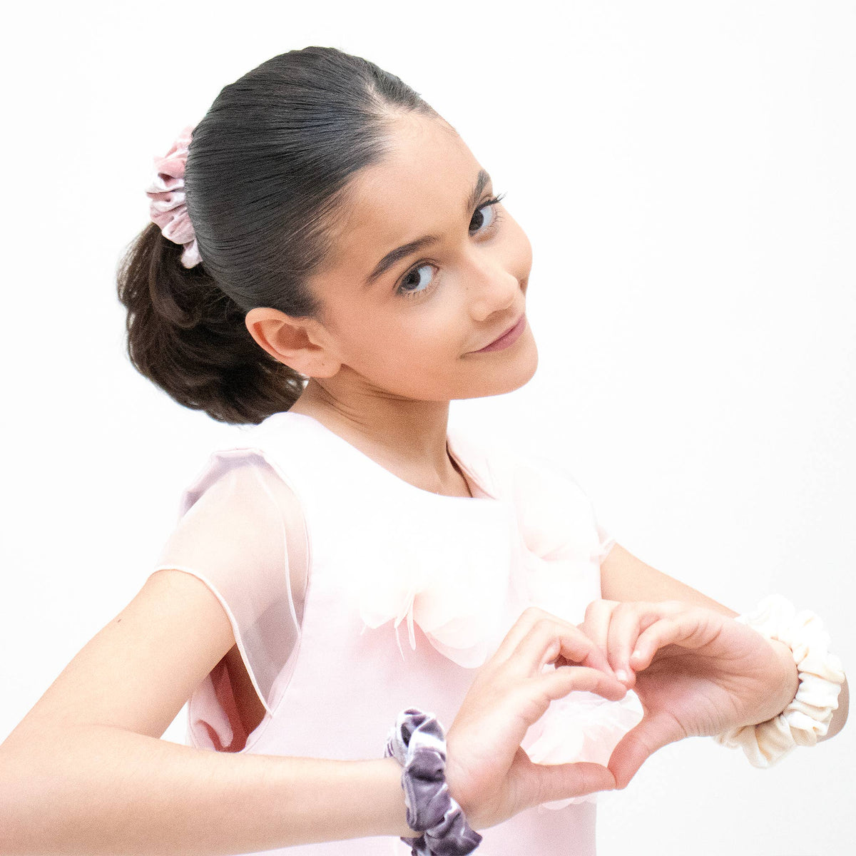 Schimmernder Samt-Haargummi Pirouette Ballerinas rosa