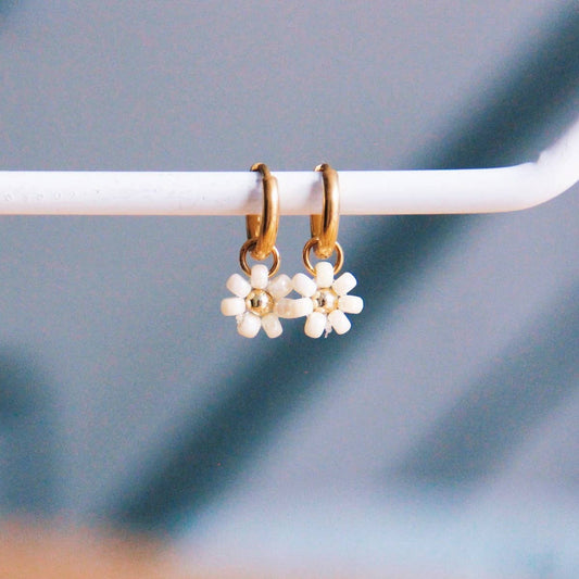 Damen Ohrringe gold mit Gänseblümchen creme