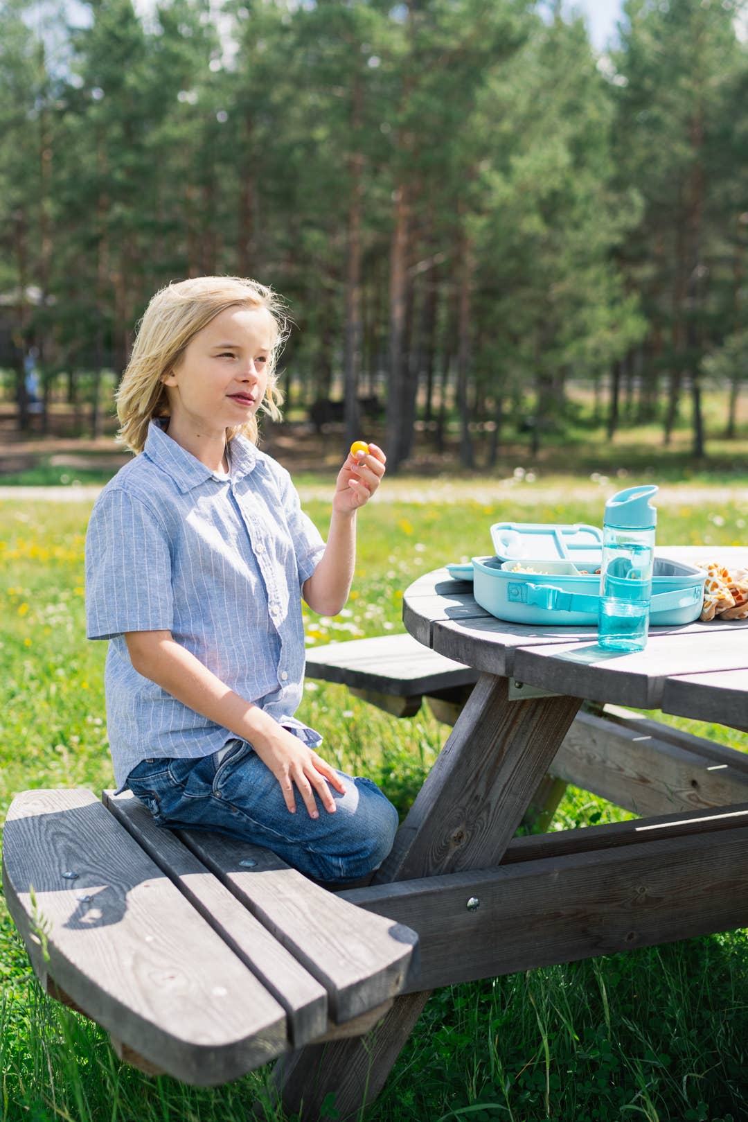 Wasserflasche 2 in 1 mit abnehmbarem Bodenbecher blau