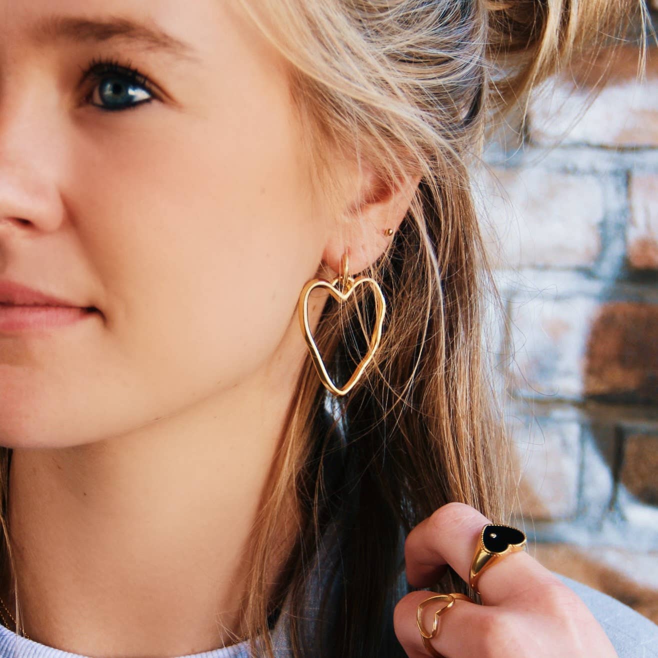 Edelstahlohrring mit offenem XL-Herz — Gold