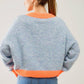 Übergroßer hellblau/oranger Strickpullover