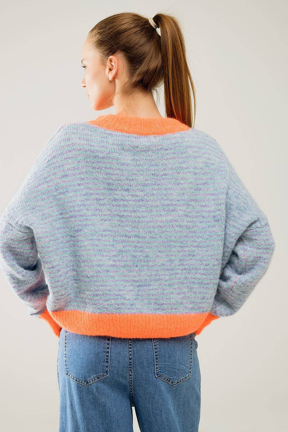 Übergroßer hellblau/oranger Strickpullover