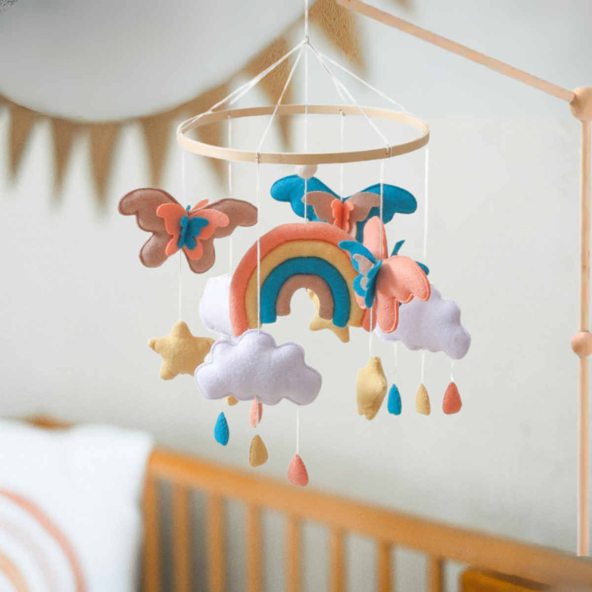 Handgefertigtes Baby-Mobile Regenbogen & Schmetterling | Filz & Holz