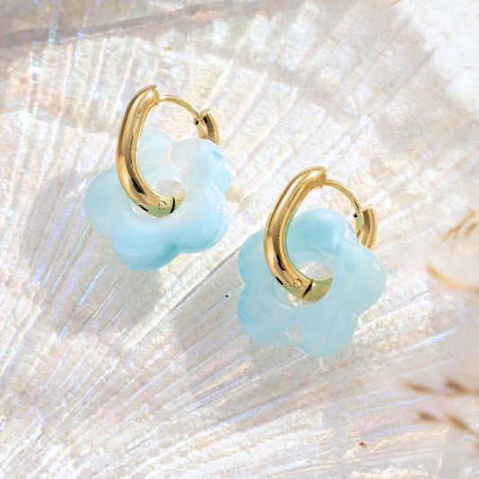 Damen Creolen gold mit bunten Harzblumen blau