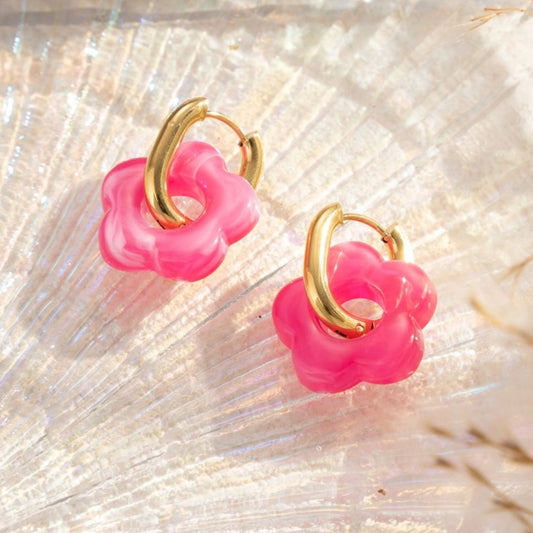 Damen Creolen gold mit bunten Harzblumen fuchsia