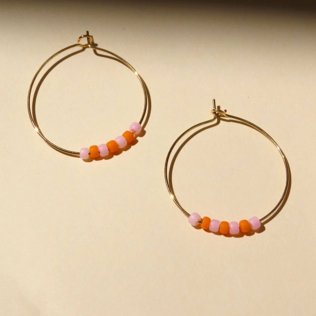 Damen Ohrringe Creolen 'Toho Hoops' Seed Perlen rosa/orange