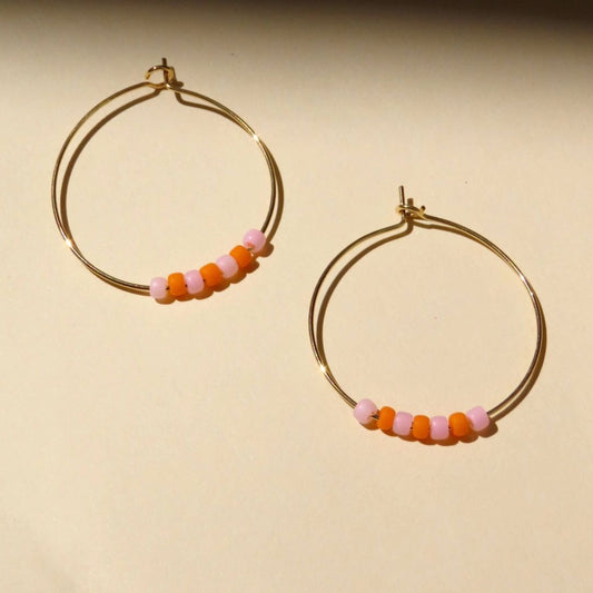 Damen Ohrringe Creolen 'Toho Hoops' Seed Perlen rosa/orange