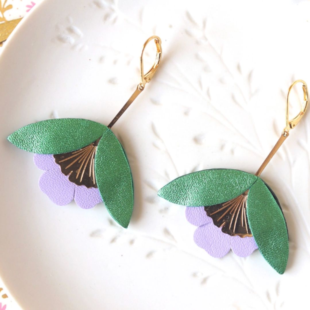 Damen Ohrringe 'Ginkgo-Blüten' metallic grün/mauve