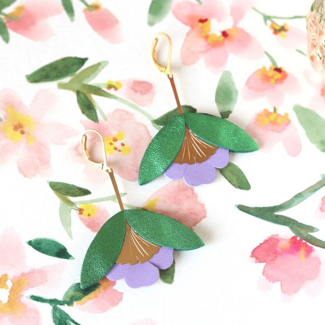 Damen Ohrringe 'Ginkgo-Blüten' metallic grün/mauve