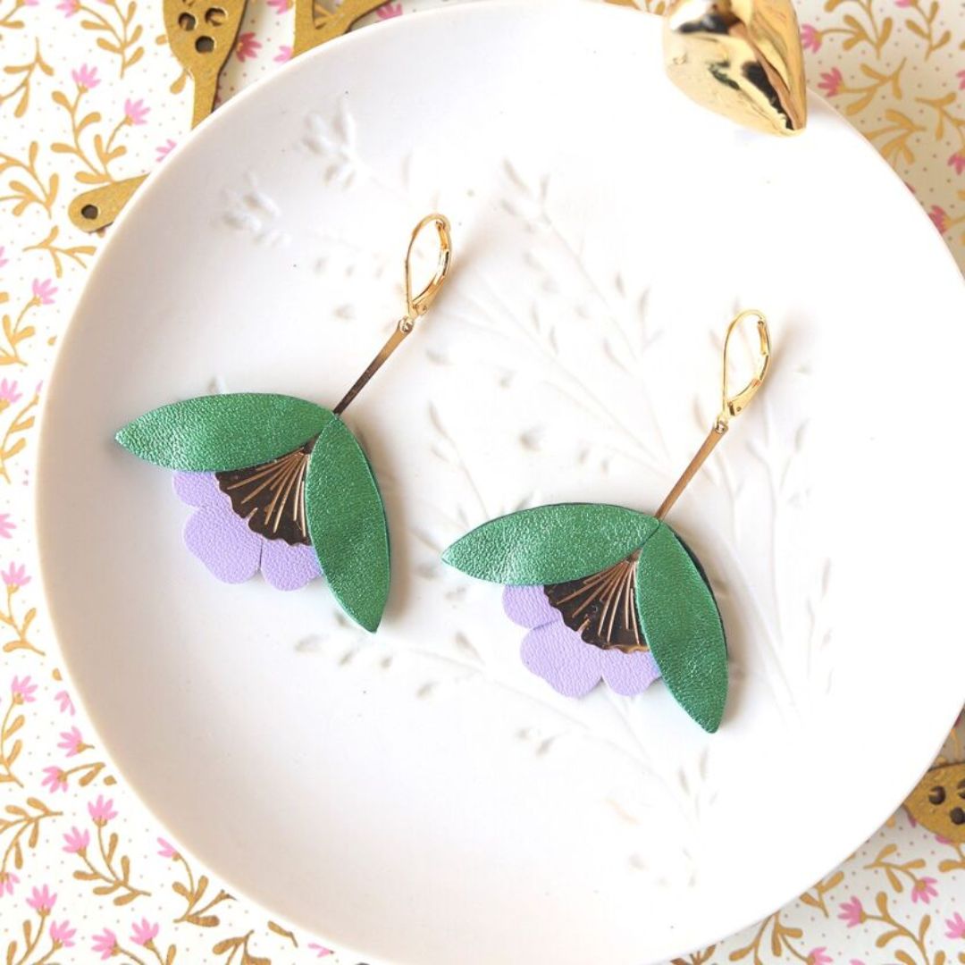 Damen Ohrringe 'Ginkgo-Blüten' metallic grün/mauve